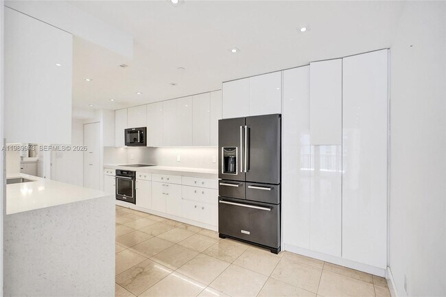 Building Photo - 10175 Collins Ave