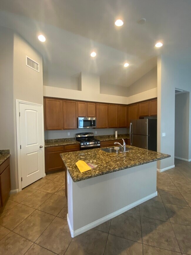 Building Photo - Spacious 4-Bed, 3-Bath Home in Southwest Las Vegas!