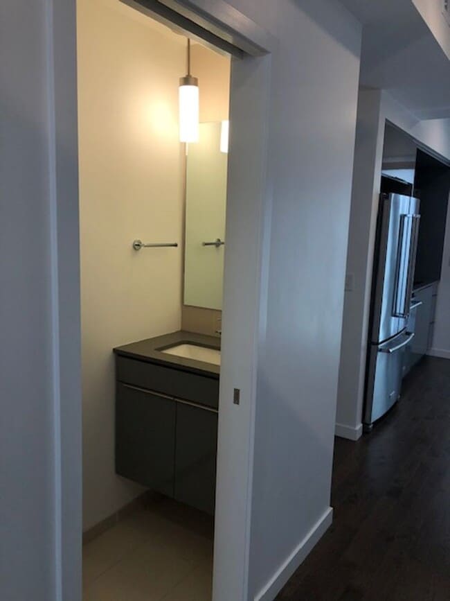 Building Photo - 2 Bedroom Condo in the Confluence!