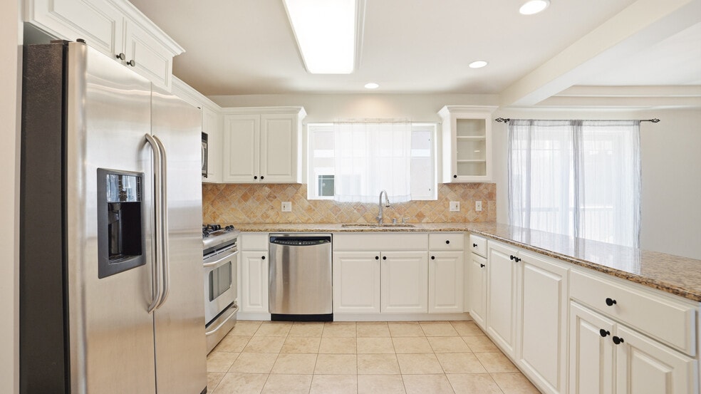 Building Photo - 10752 Hortense St