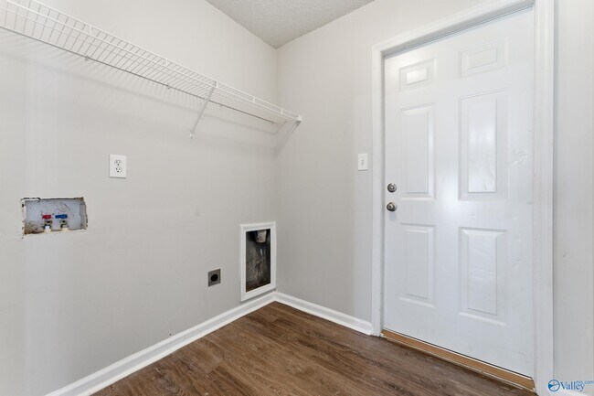 Building Photo - 226 Shadow Ct SW