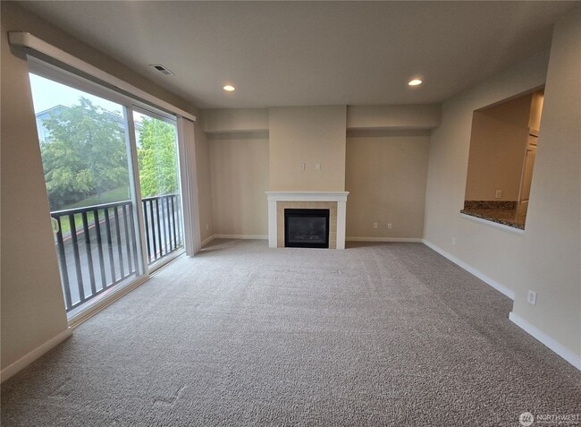 Building Photo - 3Bd/2.5Ba Newcastle Townhouse