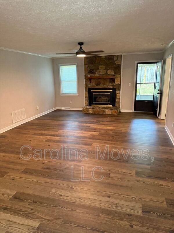 Building Photo - 102 Woodhaven Ct