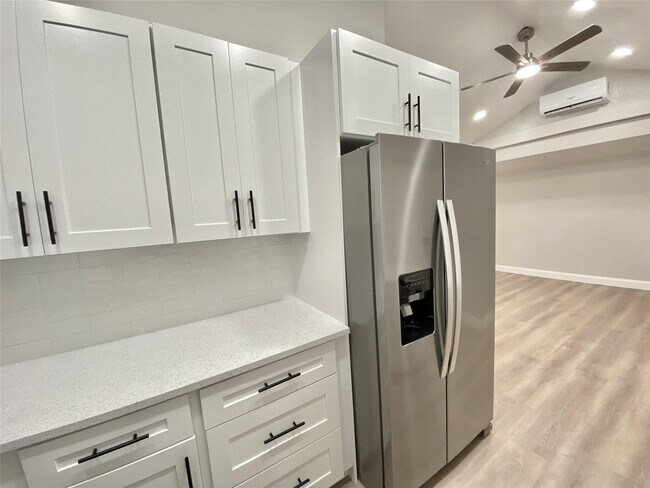 Building Photo - 426 S L St