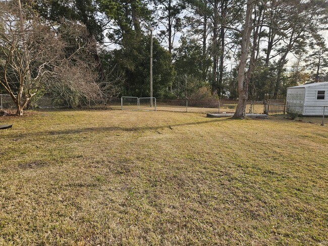 Building Photo - 3 Bedroom 2 bath home in downtown Port Wentworth