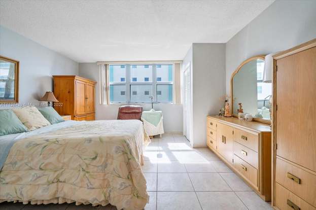 Building Photo - 9225 Collins Ave