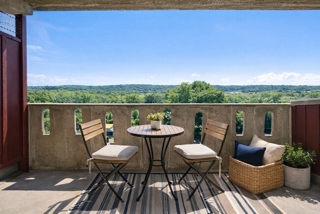 Building Photo - 200 Swanton St