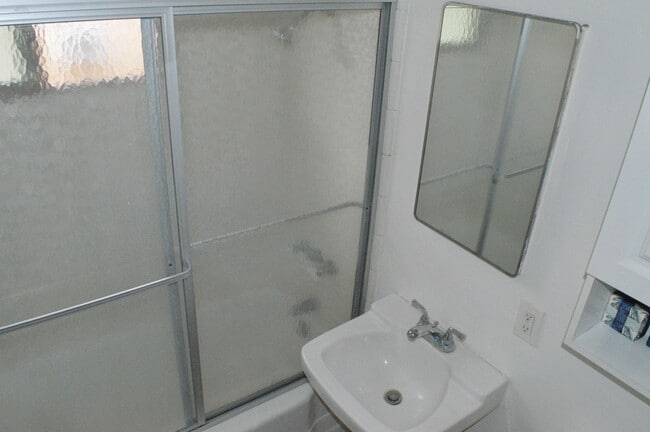 Building Photo - 214 S Bandy Ave