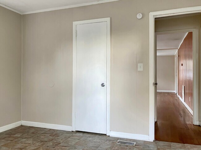 Building Photo - 1991 Higdon St