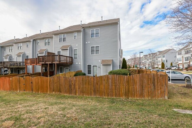 Building Photo - 10360 Caracara Dr