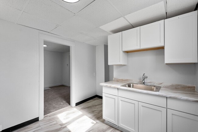 Building Photo - OPEN HOUSE THIS TUESDAY 10/7 AT 6PM! MOVE ...