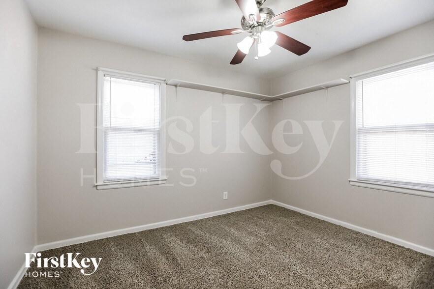 Building Photo - 8855 E 59th St