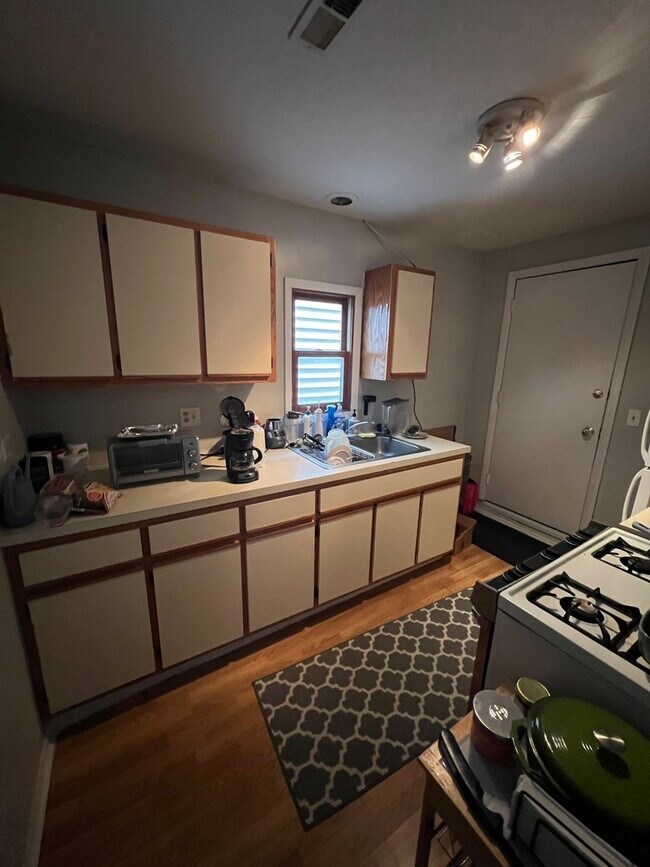 Building Photo - 866 W Aldine Ave