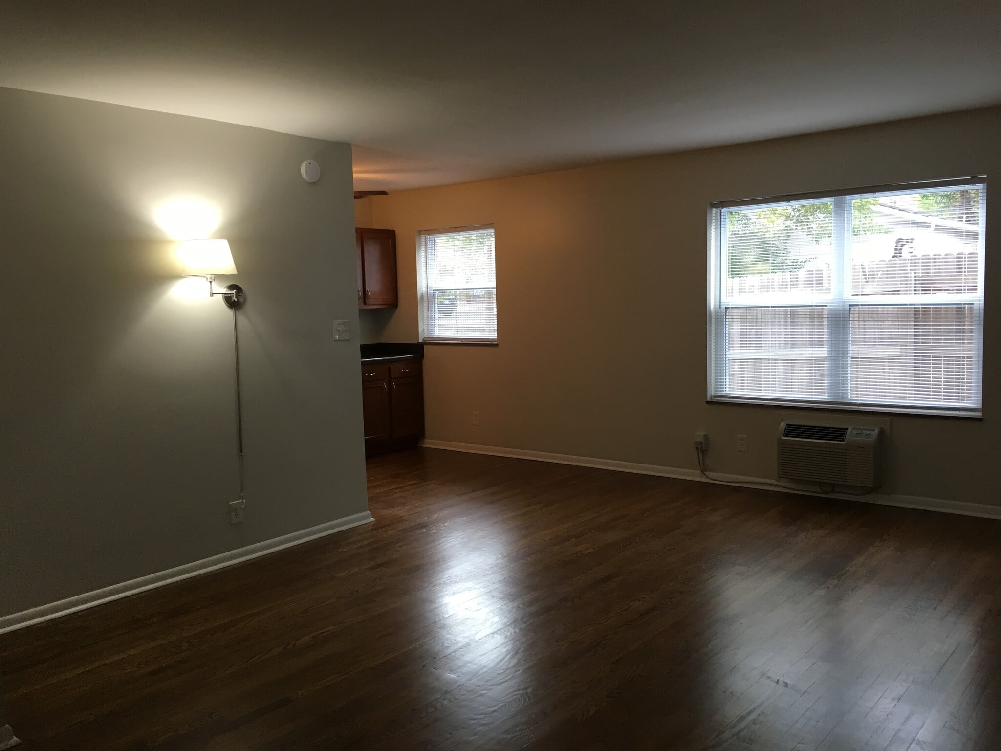 Kitchen table space - 2223 Laurel Ave