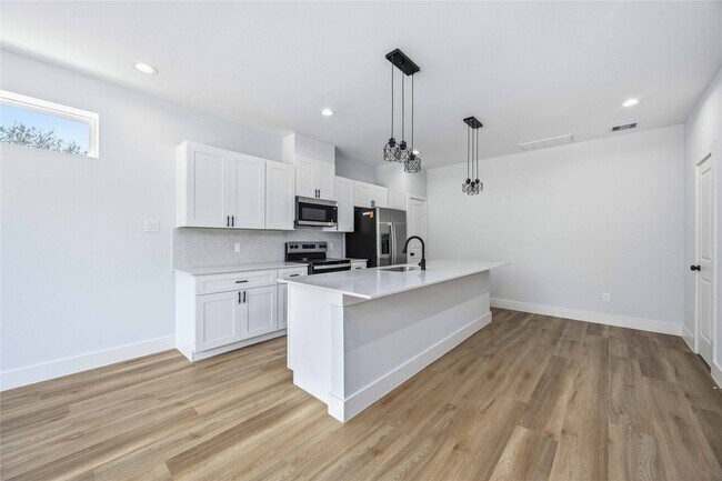 Building Photo - 4214 Larkspur St
