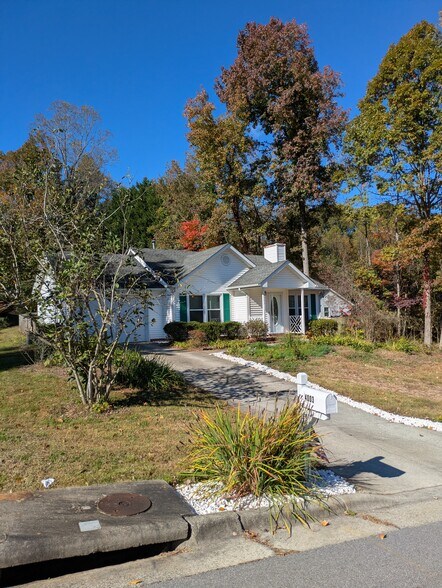 Building Photo - 4003 Persimmon Court