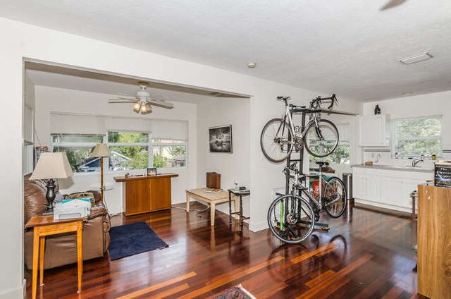 Building Photo - 1515 Oak St NE