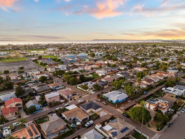 Building Photo - 765 Elkwood Ave