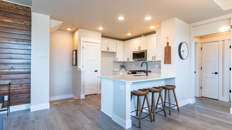 Building Photo - 63104 Sophwith Ln