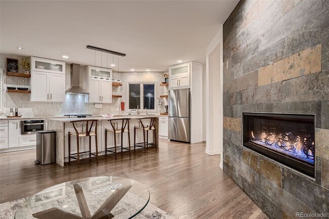 Building Photo - Extravagant home with lots to offer!