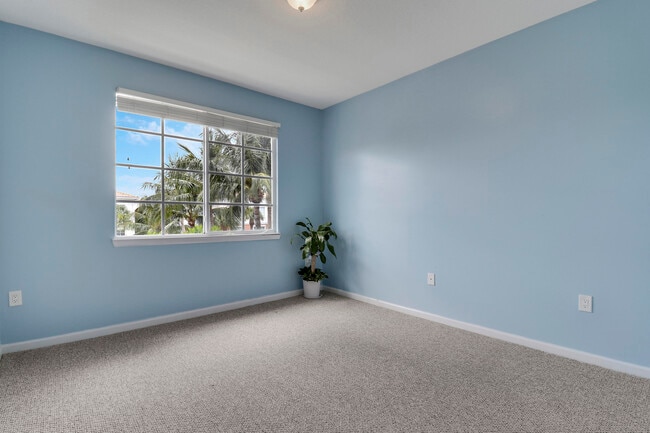 Building Photo - 4302 Myrtlewood Cir W