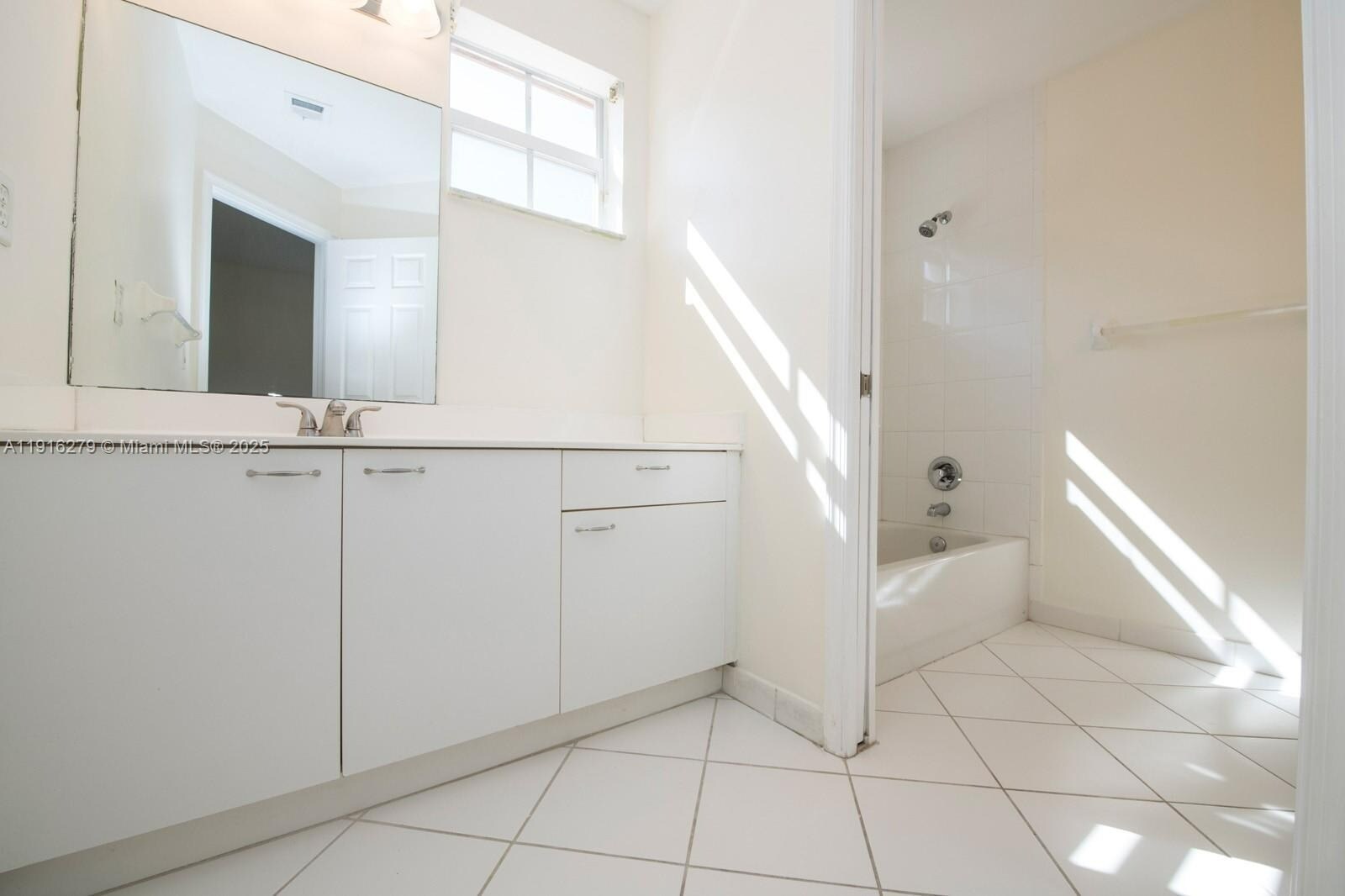 Building Photo - 15711 SW 53rd Ct