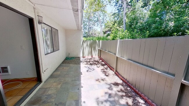 Building Photo - One Bedroom One Bath La Goleta Condo