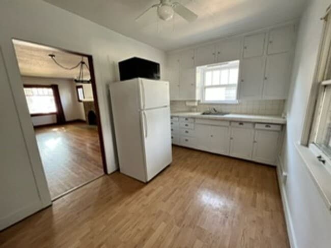 Building Photo - 117 S Jackson St