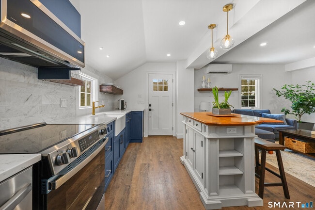 Building Photo - 167 North Ave