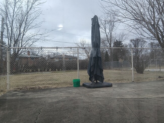 Building Photo - 226 Fernwood Ln