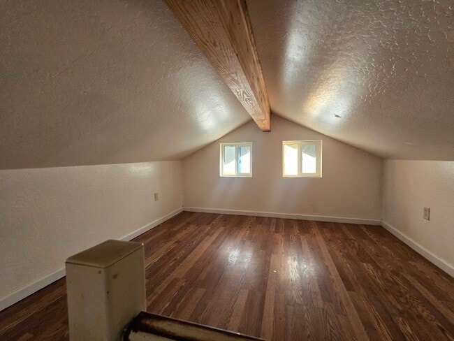 Building Photo - Charming 3-bedroom, 2-bathroom house locat...