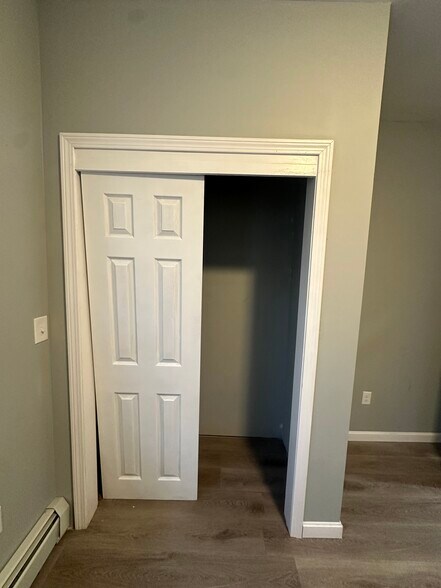 Building Photo - 406 Cahill St