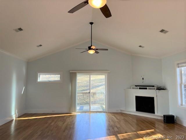 Building Photo - 462 Main St