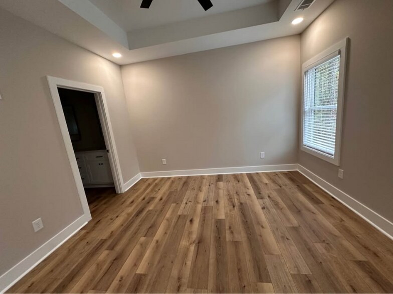 Building Photo - 7280 Franklin Way