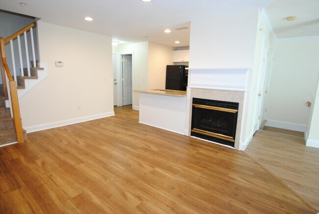Building Photo - 1 Maple Ridge Dr
