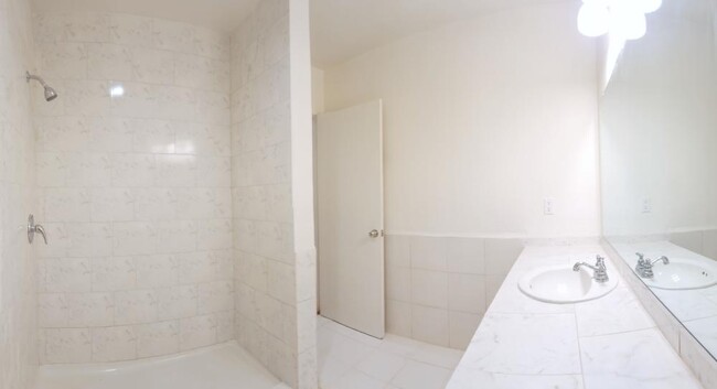 Building Photo - 1 bedroom in Van Nuys CA 91406