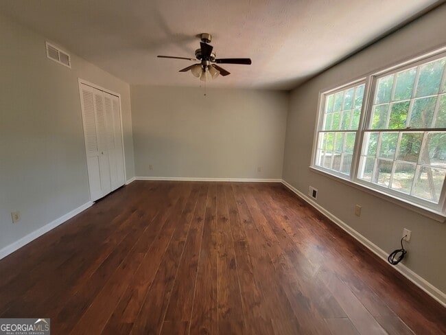 Building Photo - 679 Wellington Way