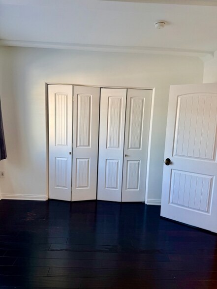 Building Photo - 917 N Sierra Bonita Ave