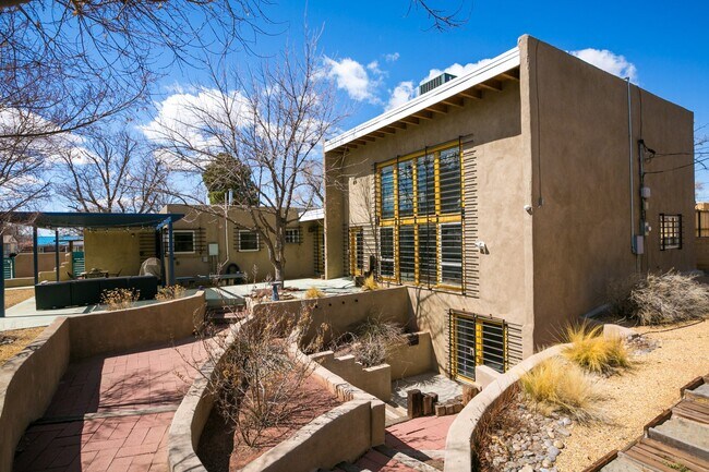 Building Photo - 610 Carlisle Blvd SE