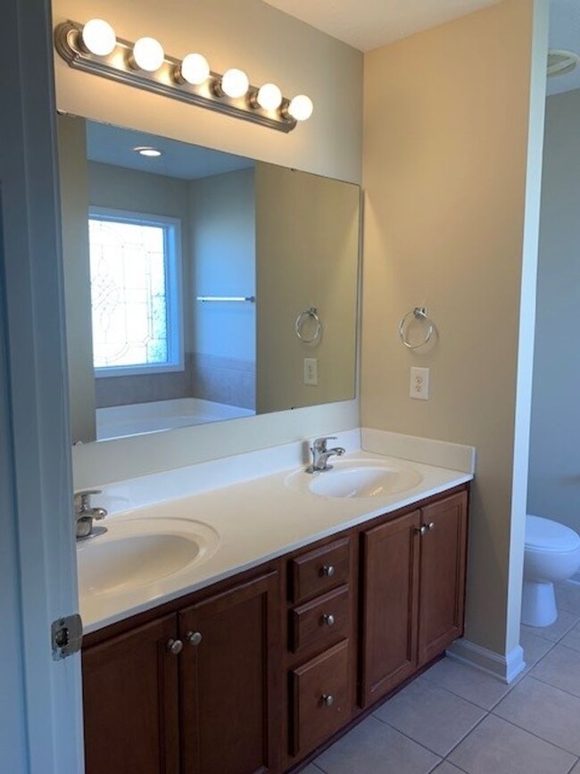 Building Photo - Acorn Ridge Home (RC)