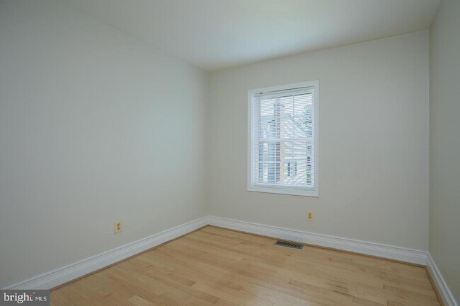Building Photo - 124 Barnsfield Ct