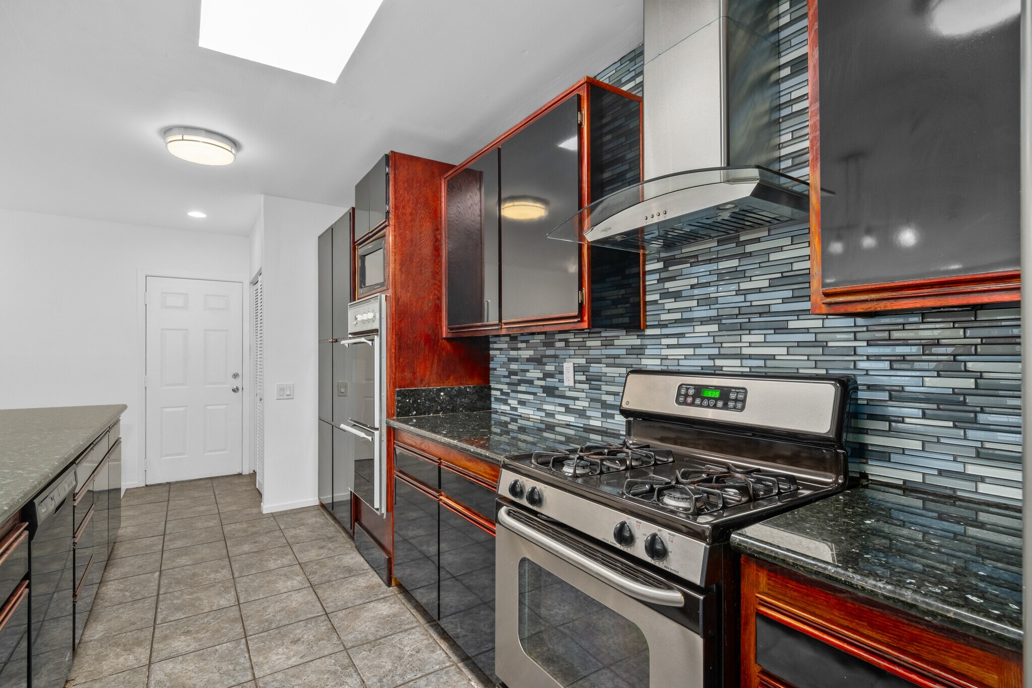 Building Photo - 4442 Saint Clair Ave