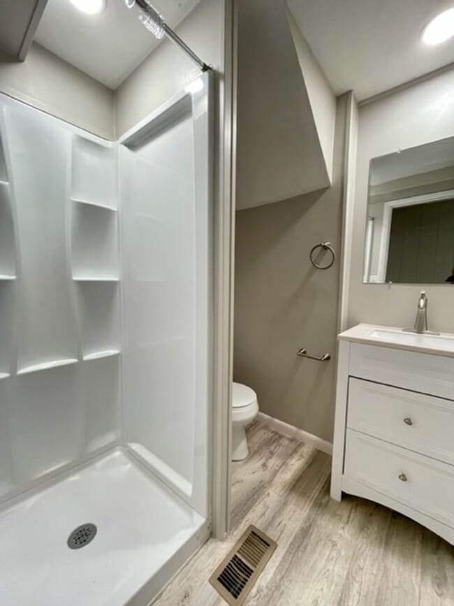 Building Photo - rh420