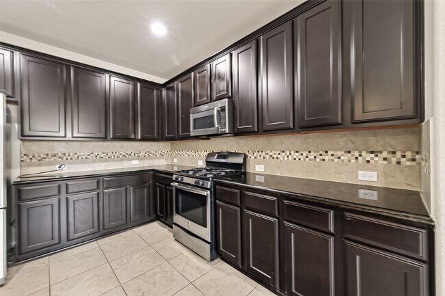 Building Photo - 3327 Fairmont Hills Ln
