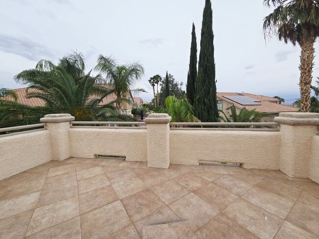 Building Photo - STUNNING 4 BEDROOM WITH MASTER ON 1ST FLOOR IN SEVEN HILLS!!!