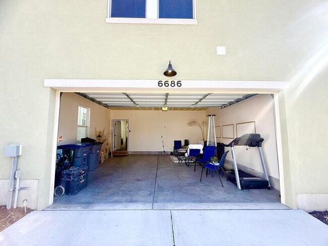 Building Photo - 6686 W Leander Dr