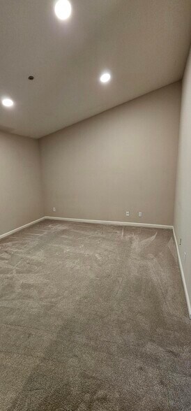 Master bedroom - 2600 Oak Rd