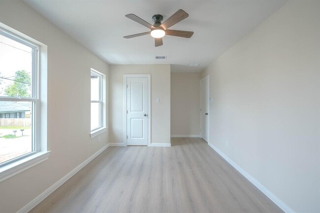 Building Photo - 6322 Sayers St