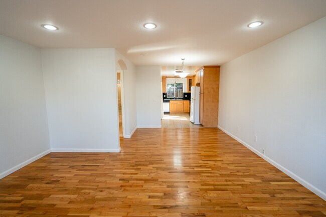 Building Photo - 652 Cypress Ave