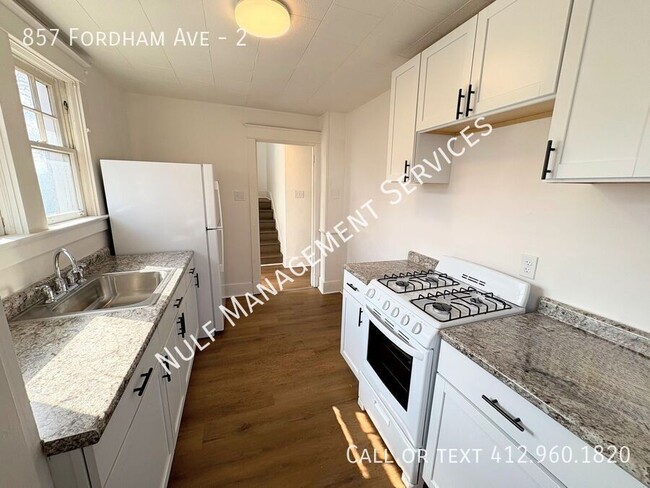 Building Photo - 4 bed, 1 bath apartment in Dormont